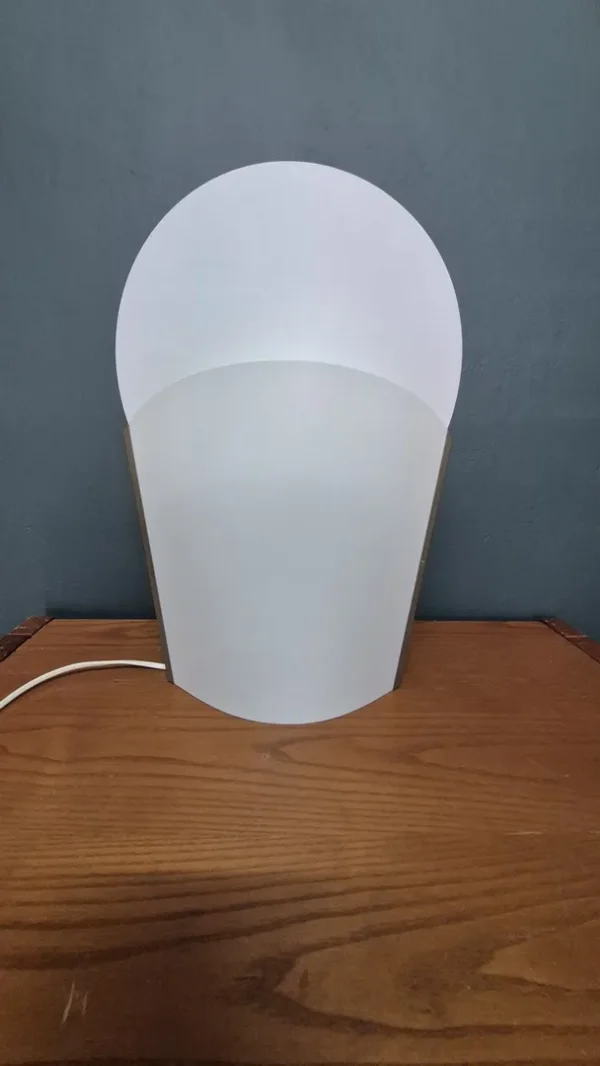 &Epsilon;&pi;&iota;&tau;&rho;&alpha;&pi;έ&zeta;&iota;&omicron; &phi;&omega;&tau;&iota;&sigma;&tau;&iota;&kappa;ό Samuel Parker "Sun-Ra" 8a &alpha;&pi;ό &tau;&eta;&nu; Slamp, &Iota;&tau;&alpha;&lambda;ί&alpha;