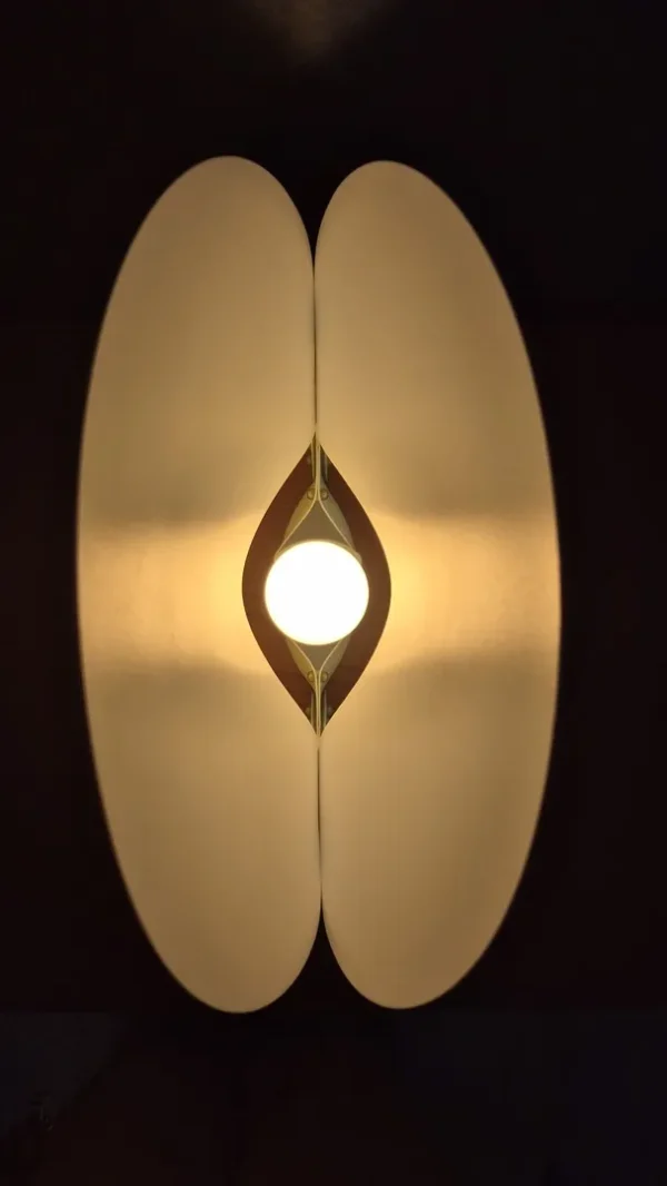 &Epsilon;&pi;&iota;&tau;&rho;&alpha;&pi;έ&zeta;&iota;&omicron; &phi;&omega;&tau;&iota;&sigma;&tau;&iota;&kappa;ό Samuel Parker "Sun-Ra" 8a &alpha;&pi;ό &tau;&eta;&nu; Slamp, &Iota;&tau;&alpha;&lambda;ί&alpha;