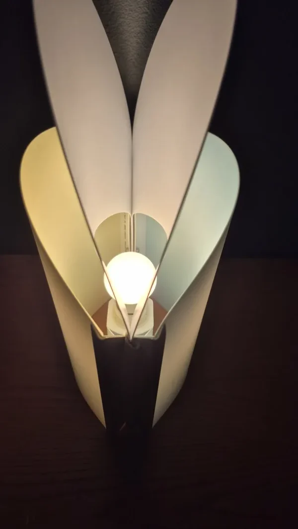 &Epsilon;&pi;&iota;&tau;&rho;&alpha;&pi;έ&zeta;&iota;&omicron; &phi;&omega;&tau;&iota;&sigma;&tau;&iota;&kappa;ό Samuel Parker "Sun-Ra" 8a &alpha;&pi;ό &tau;&eta;&nu; Slamp, &Iota;&tau;&alpha;&lambda;ί&alpha;