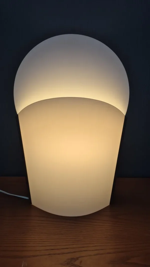&Epsilon;&pi;&iota;&tau;&rho;&alpha;&pi;έ&zeta;&iota;&omicron; &phi;&omega;&tau;&iota;&sigma;&tau;&iota;&kappa;ό Samuel Parker "Sun-Ra" 8a &alpha;&pi;ό &tau;&eta;&nu; Slamp, &Iota;&tau;&alpha;&lambda;ί&alpha;