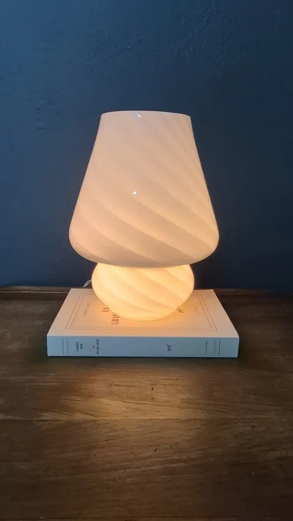 &Epsilon;&pi;&iota;&tau;&rho;&alpha;&pi;έ&zeta;&iota;&omicron; &phi;&omega;&tau;&iota;&sigma;&tau;&iota;&kappa;ό Mushroom Swirl &alpha;&pi;ό &gamma;&upsilon;&alpha;&lambda;ί Murano