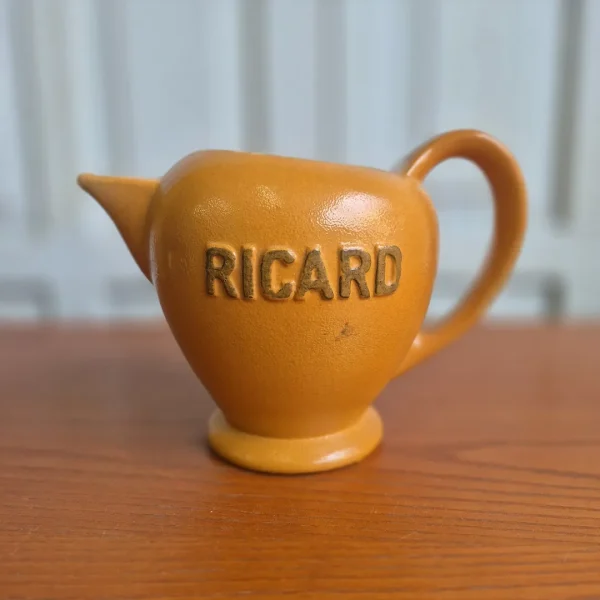 &Alpha;&upsilon;&theta;&epsilon;&nu;&tau;&iota;&kappa;ή &kappa;&epsilon;&rho;&alpha;&mu;&iota;&kappa;ή &kappa;&alpha;&nu;ά&tau;&alpha; &nu;&epsilon;&rho;&omicron;ύ Ateliers de C&eacute;ramique Ricard, &Gamma;&alpha;&lambda;&lambda;ί&alpha;