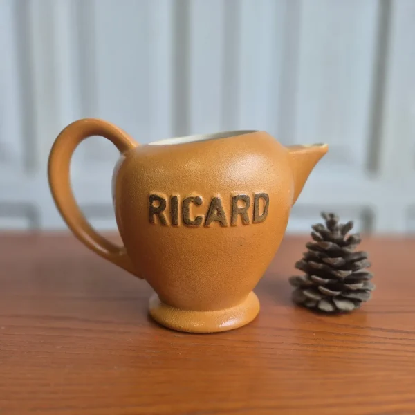 &Alpha;&upsilon;&theta;&epsilon;&nu;&tau;&iota;&kappa;ή &kappa;&epsilon;&rho;&alpha;&mu;&iota;&kappa;ή &kappa;&alpha;&nu;ά&tau;&alpha; &nu;&epsilon;&rho;&omicron;ύ Ateliers de C&eacute;ramique Ricard, &Gamma;&alpha;&lambda;&lambda;ί&alpha;