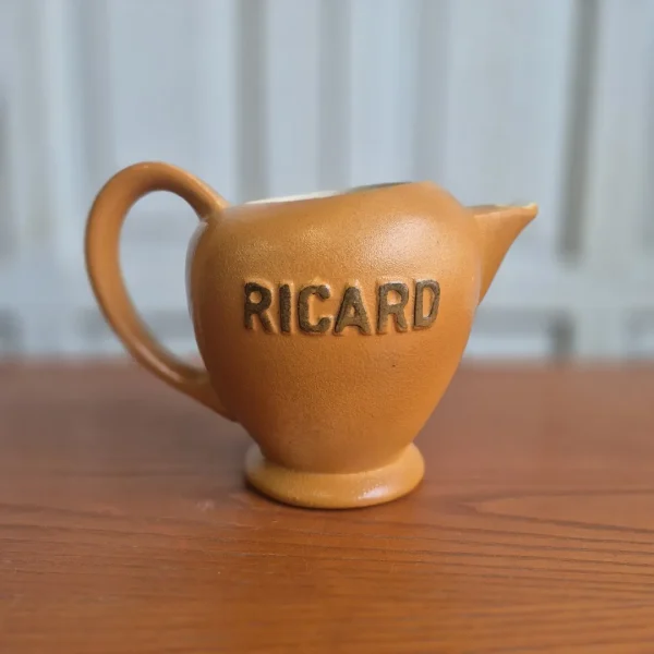 &Alpha;&upsilon;&theta;&epsilon;&nu;&tau;&iota;&kappa;ή &kappa;&epsilon;&rho;&alpha;&mu;&iota;&kappa;ή &kappa;&alpha;&nu;ά&tau;&alpha; &nu;&epsilon;&rho;&omicron;ύ Ateliers de C&eacute;ramique Ricard, &Gamma;&alpha;&lambda;&lambda;ί&alpha;