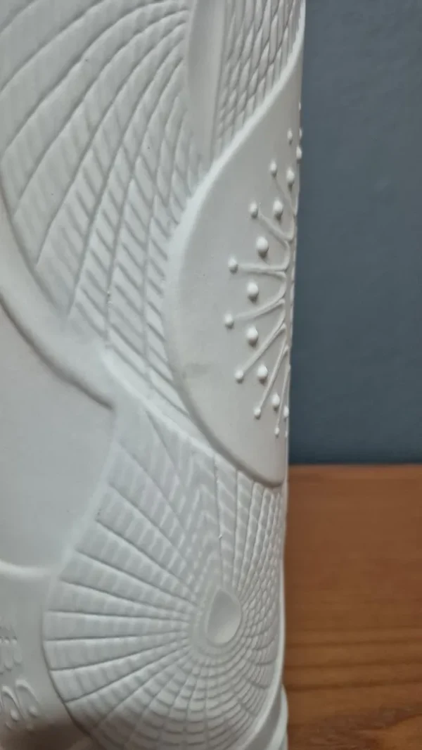 &Beta;ά&zeta;&omicron; &alpha;&pi;ό &pi;&omicron;&rho;&sigma;&epsilon;&lambda;ά&nu;&eta; Op-Art Bisque &alpha;&pi;ό &tau;&eta;&nu; P.S.G., &Gamma;&epsilon;&rho;&mu;&alpha;&nu;ί&alpha;